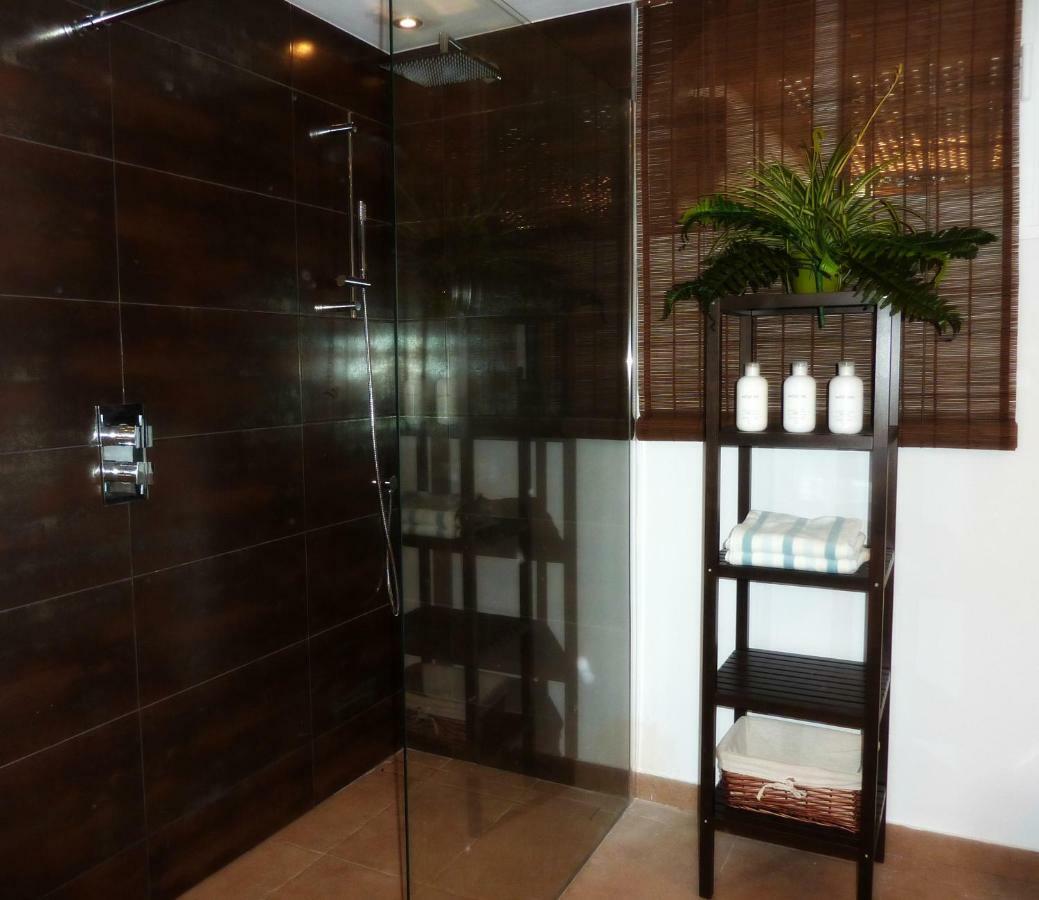 Breeze Boutique Guest Rooms, Acomodação com café da manhã  4*